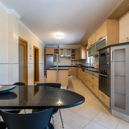 Villa Hugo - Bright Modern Walk To Restaurants *