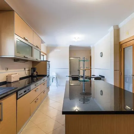 Hugo - Bright Modern Walk To Restaurants וילה אלבופיירה