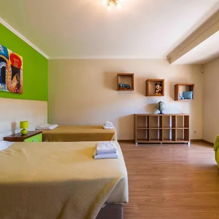 Hugo - Bright Modern Walk To Restaurants Villa Albufeira