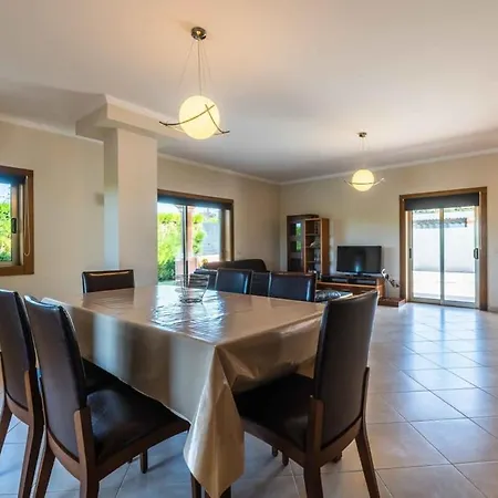 וילה Hugo - Bright Modern Walk To Restaurants אלבופיירה