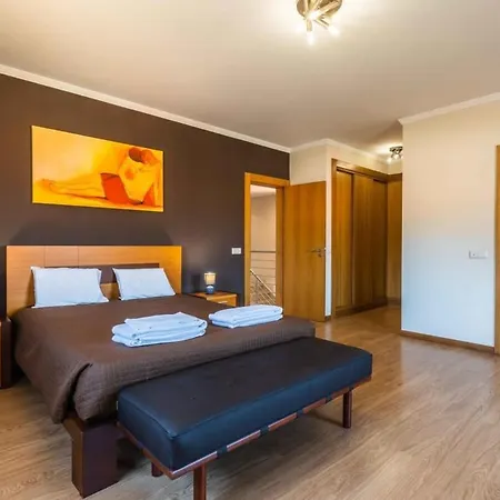 Villa Hugo - Bright Modern Walk To Restaurants *