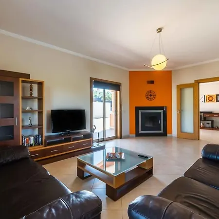 Hugo - Bright Modern Walk To Restaurants Villa Albufeira