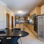 Villa Hugo - Bright Modern Walk To Restaurants *