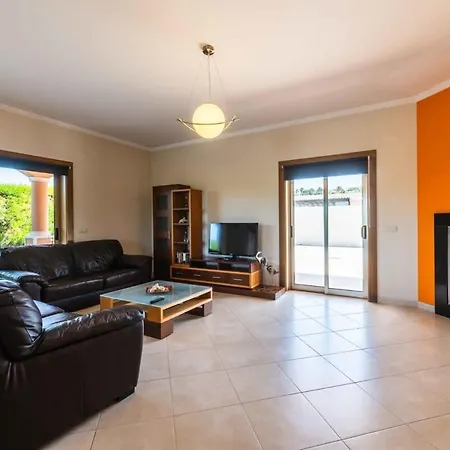 Semesterbostad Hugo - Bright Modern Walk To Restaurants Albufeira