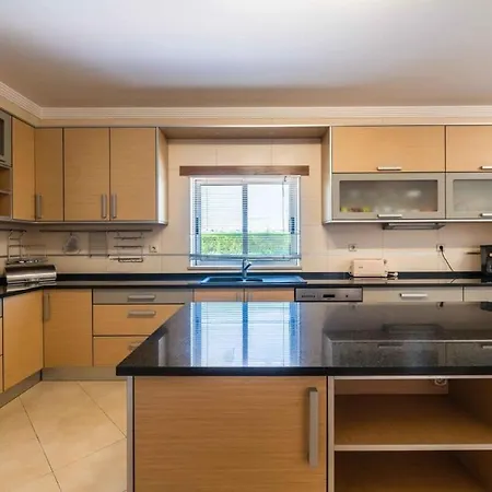 Semesterbostad Hugo - Bright Modern Walk To Restaurants Albufeira