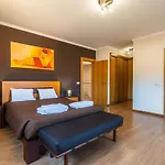 Villa Hugo - Bright Modern Walk To Restaurants *